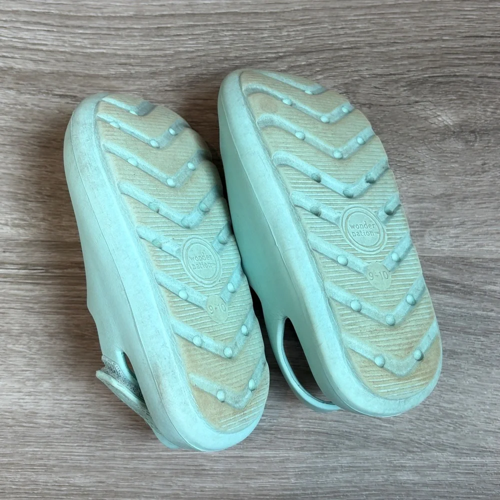 Wonder Nation kids water shoes